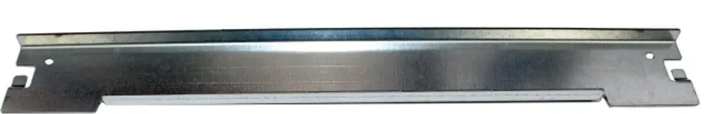 Metallischer Distanzwinkel in verzinkter Oberfläche, geeignet für die Verwendung mit Wolf-Produkten. Rillen auf der Oberfläche sind deutlich sichtbar.